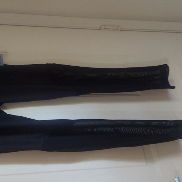 SALE‼️ Curve enhancing Mesh panel active tights - Picture 2 of 2